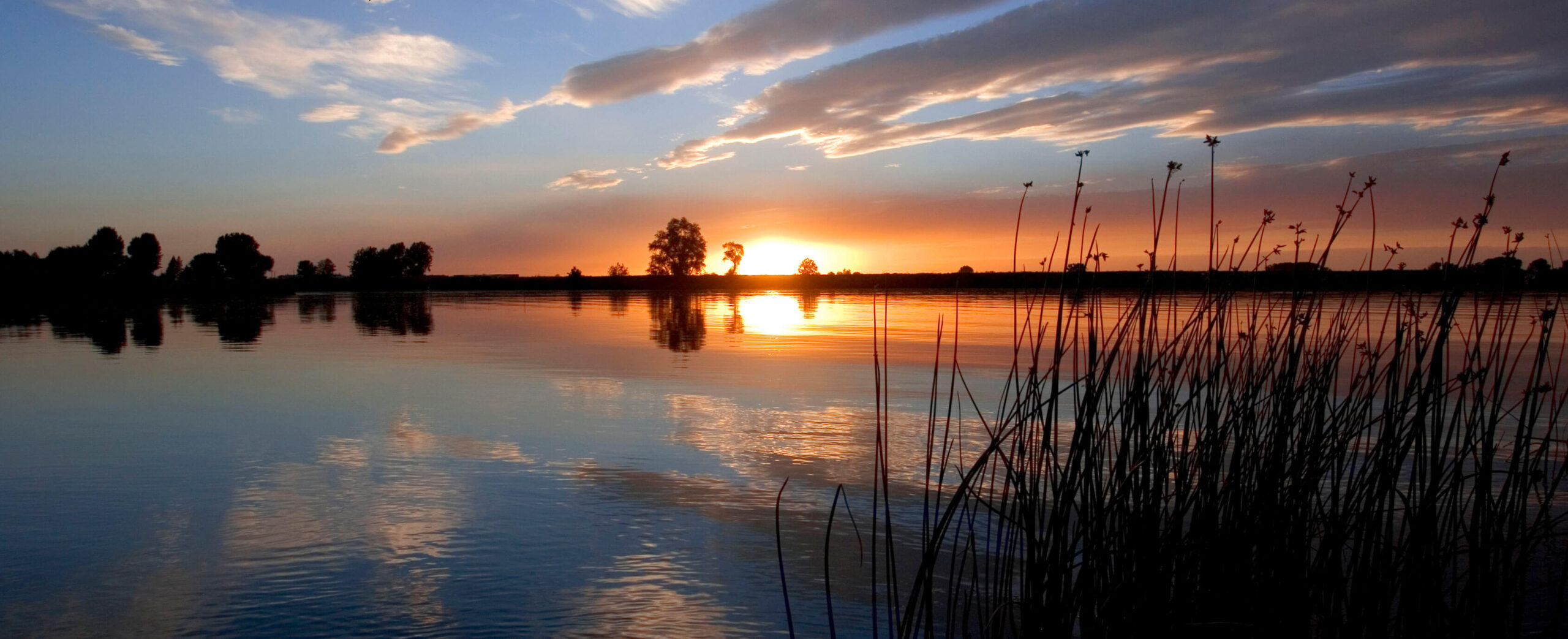 A scenic sunset over a lake in Texas