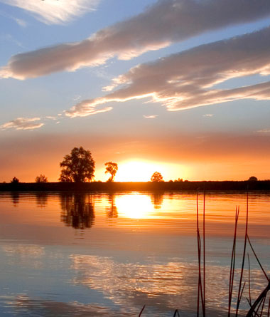 A scenic sunset over a lake in Texas.